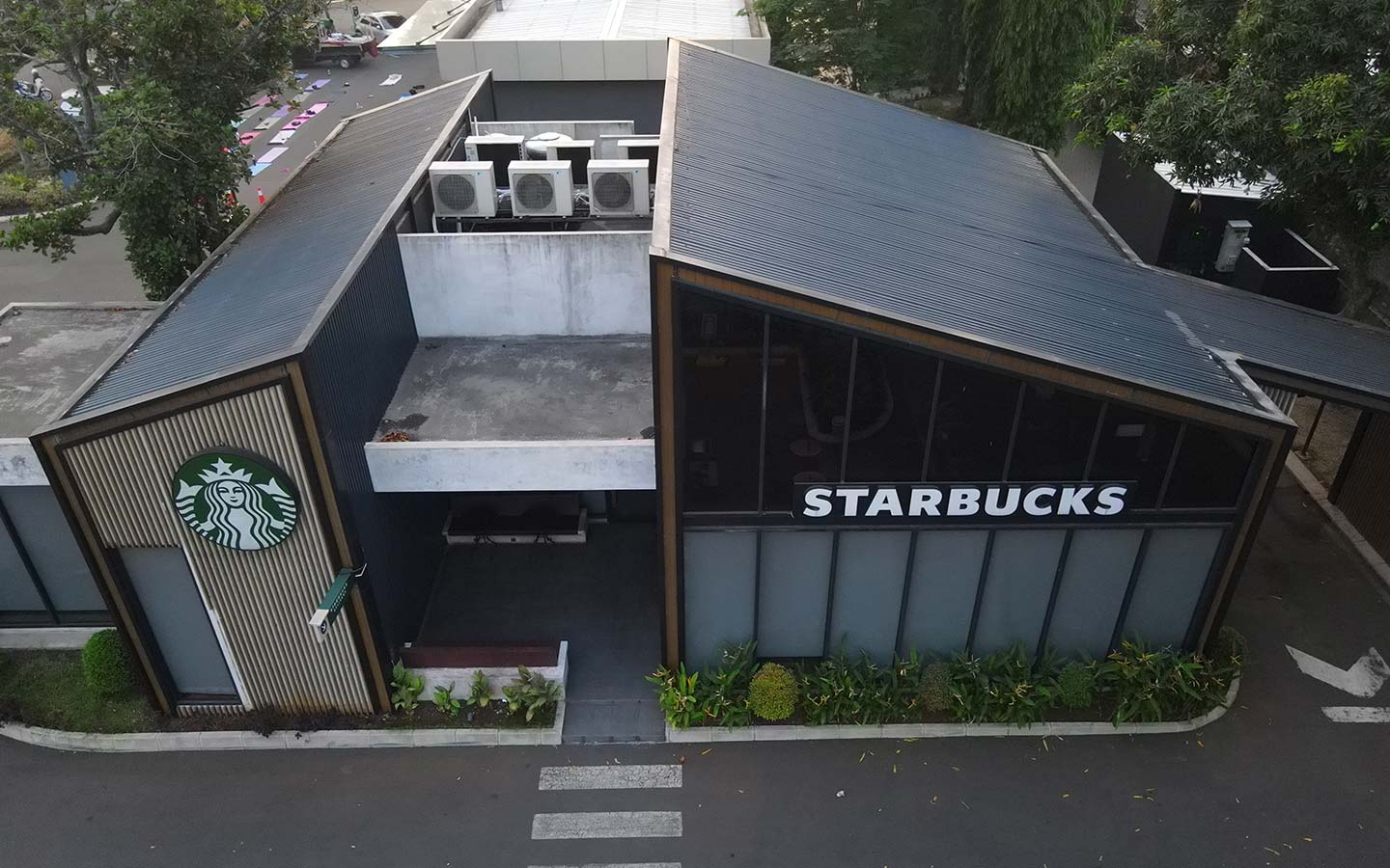 COLORBOND® Cape Charcoal Starbucks Sawangan.jpg