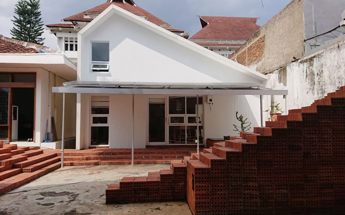 COLORBOND® Off White Baja Ringan.jpg