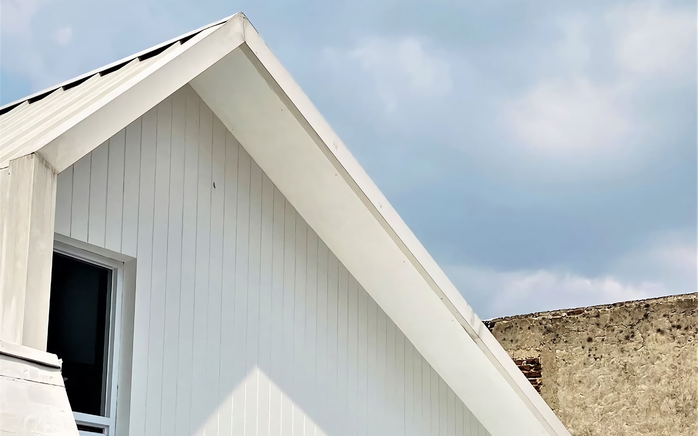 COLORBOND® Off White Sayana.jpg