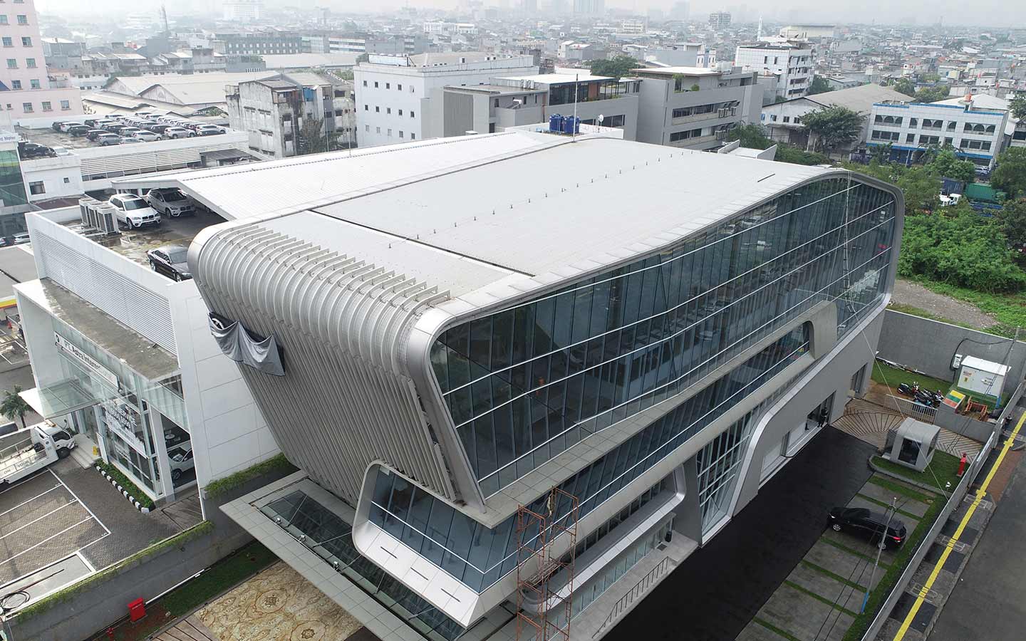COLORBOND®Lexus Galery.jpg